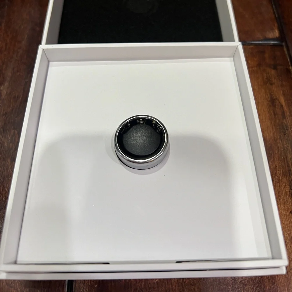Selling Silver Horizon Oura Ring Gen 3